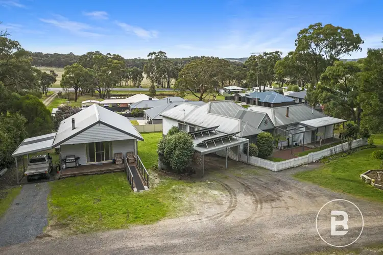 19 Whitfields Lane, Beaufort VIC 3373