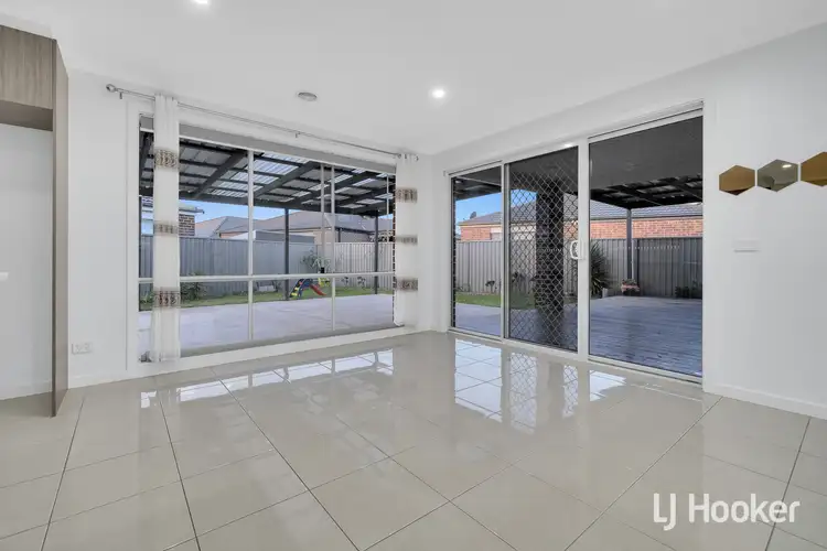 Fifth view of Homely house listing, 3 Stag Close, Cranbourne East VIC 3977