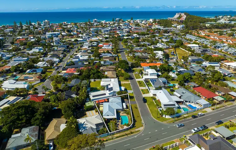 27 Birigun Street, Mermaid Waters QLD 4218