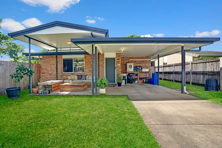 4 Deacon Court, Mooroobool QLD 4870