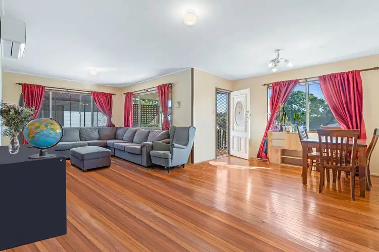 15 Logan Avenue, Oxley QLD 4075