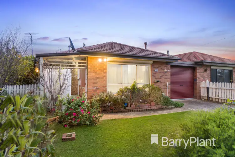2/86 Kurung Drive, Kings Park VIC 3021