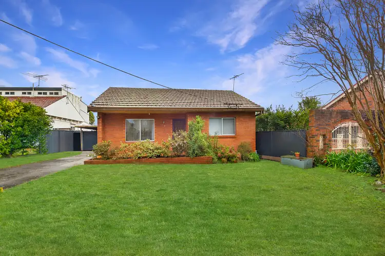 4 Mimosa Avenue, Toongabbie NSW 2146