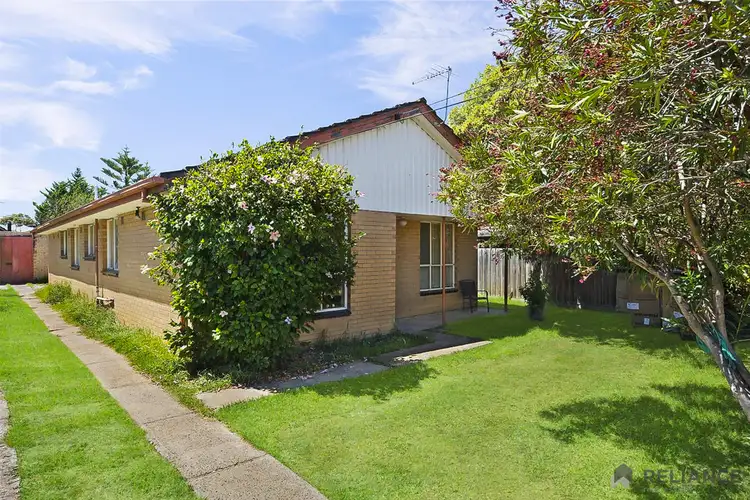 8 Reaburn Avenue, St Albans VIC 3021