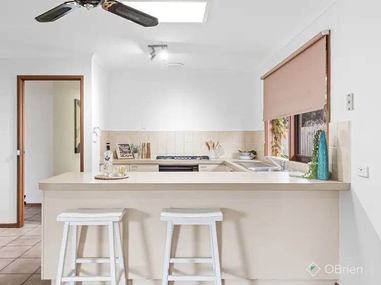 Fifth view of Homely house listing, 6 Kerrie Anne Court, Skye VIC 3977