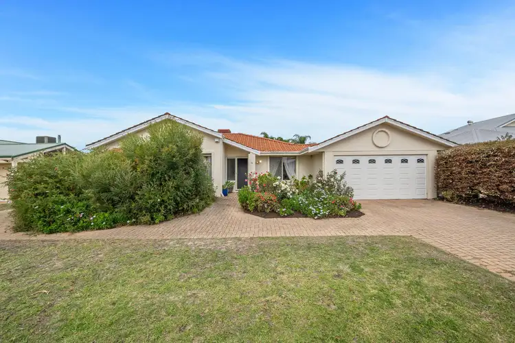 18 Autumn Crescent, Thornlie WA 6108