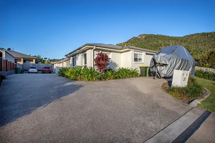 1/37 Valley Drive, Cannonvale QLD 4802