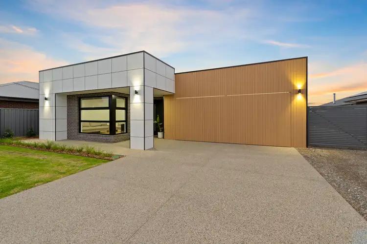 76 Bruton Street, Tocumwal NSW 2714