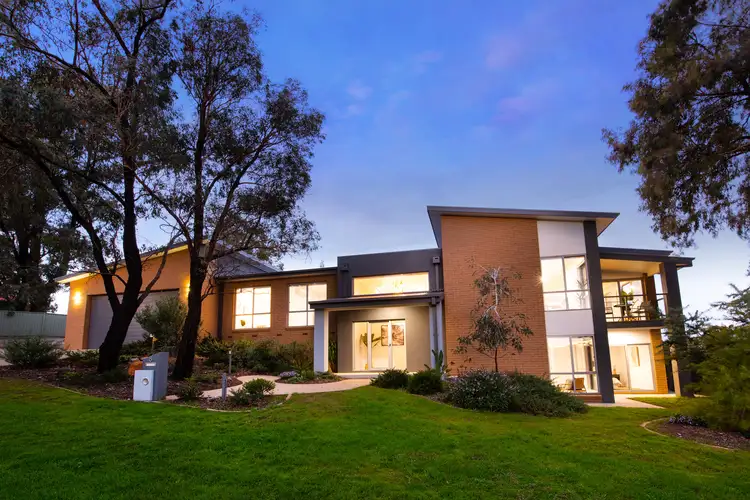 8 Hughes Street, Golden Square VIC 3555