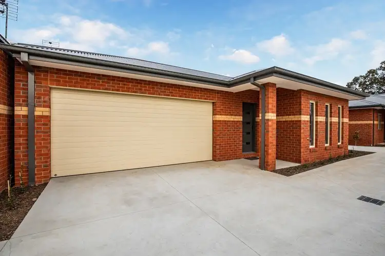 2/8 Somerset Crescent, Mansfield VIC 3722