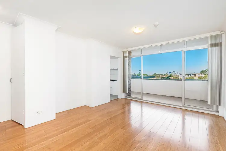 28/96 Albert Avenue