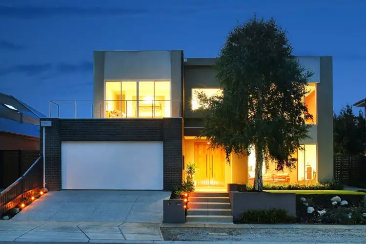 31 Vanbrook Drive, Mill Park VIC 3082