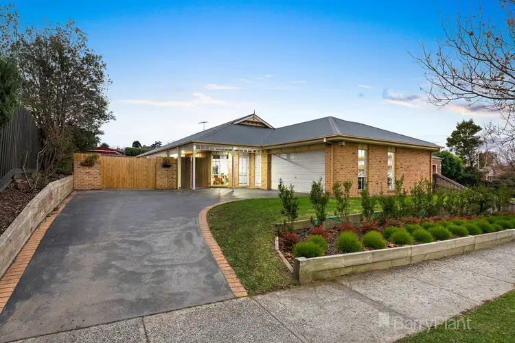 18 Livingstone Boulevard, Pakenham VIC 3810