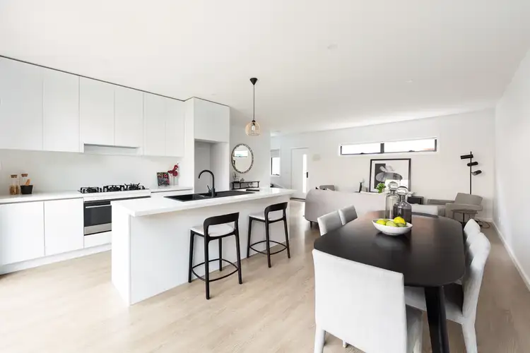 2/1 Old Plenty Road, South Morang VIC 3752