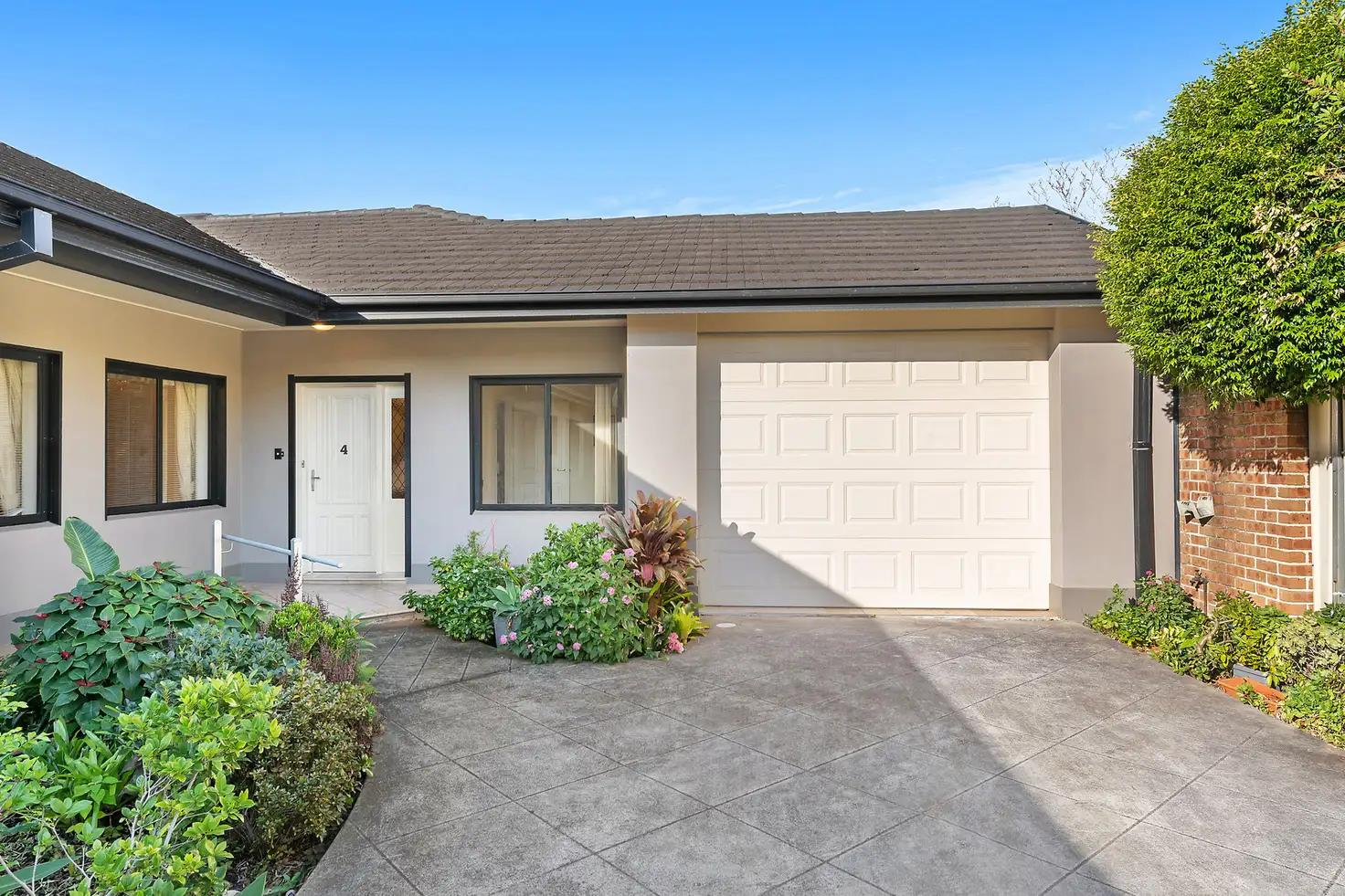 Main view of Homely villa listing, 4/44 Chuter Avenue, Ramsgate Beach NSW 2217