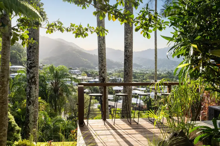 5 Dove Court, Bayview Heights QLD 4868