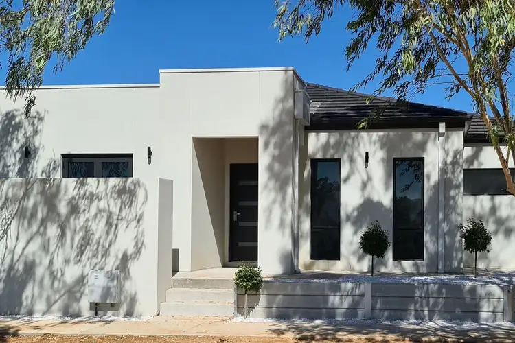 4 Harbourside Way