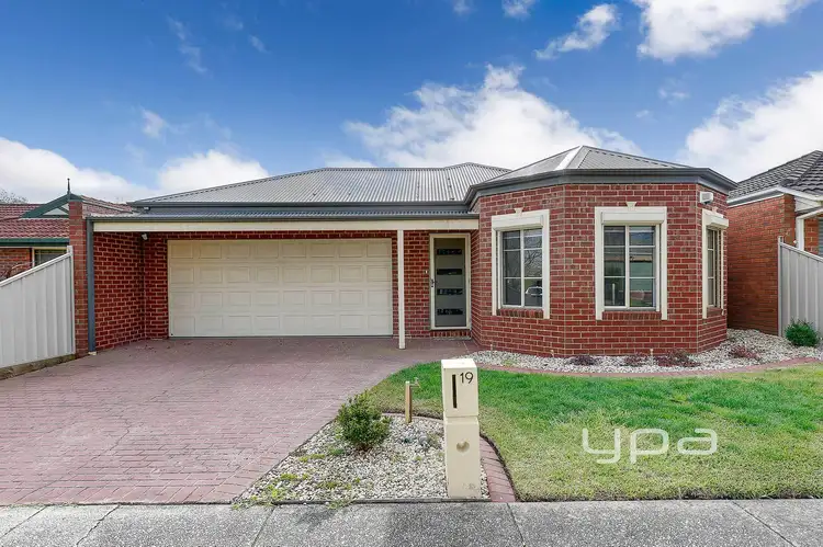 19 Maple Place, Craigieburn VIC 3064