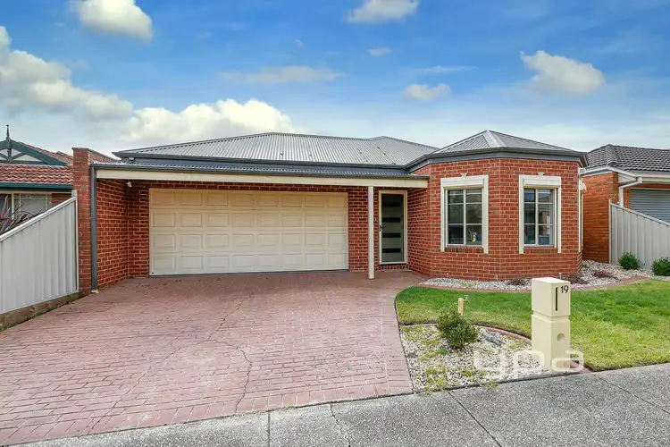 Second view of Homely house listing, 19 Maple Place, Craigieburn VIC 3064