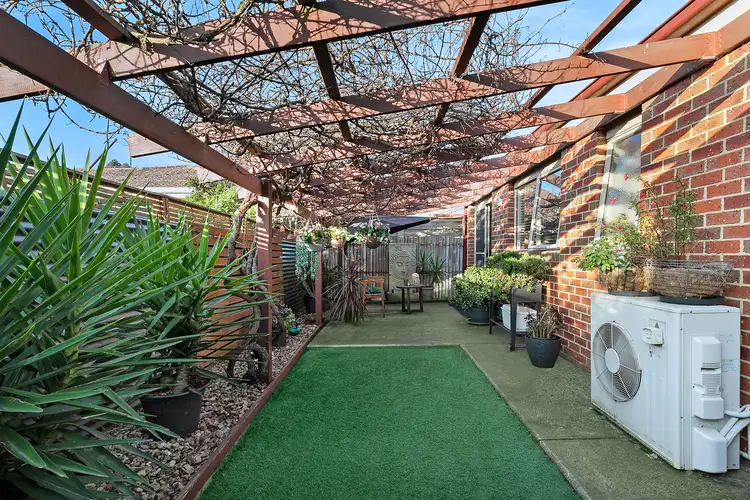 2/10 Cosgrove Street, Breakwater VIC 3219