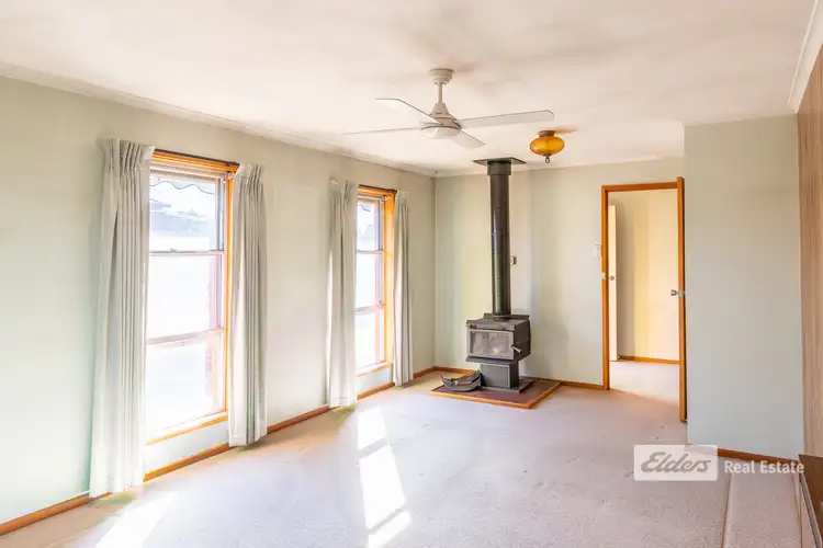 Fifth view of Homely house listing, 10 Hoddinott Street, East Bairnsdale VIC 3875