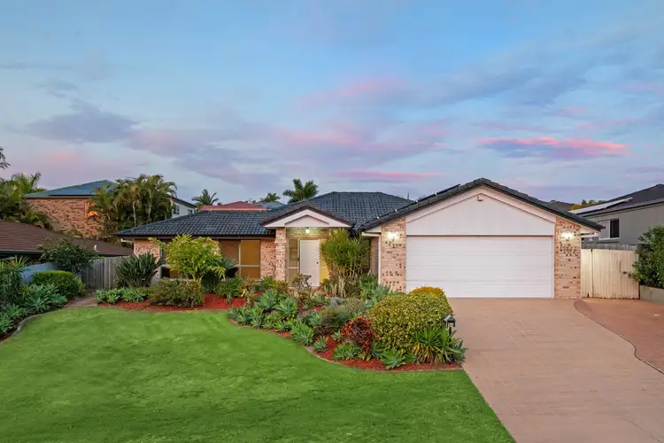 54 Cowell Street, Carindale QLD 4152