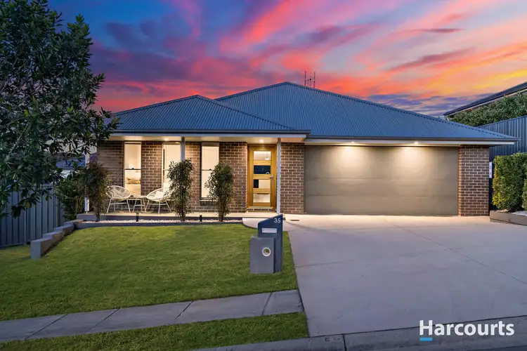 35 Floresta Crescent, Cameron Park NSW 2285