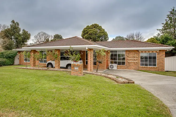1 Livingstone Court, Lavington NSW 2641