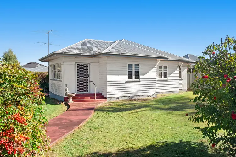 19 Curzon Street, Mount Lofty QLD 4350