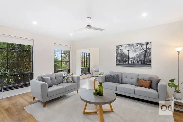10 Rogana Crescent, Hallett Cove SA 5158