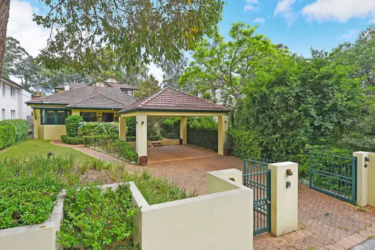 8 Woodlands Road