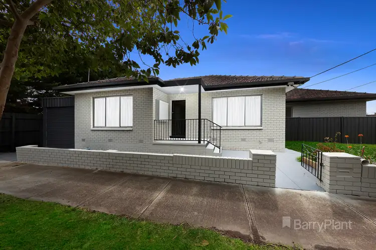 2/6 Larkspur Drive, St Albans VIC 3021