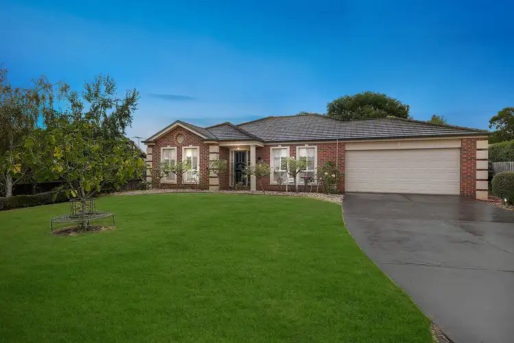 8 Clova Avenue, Hamlyn Heights VIC 3215