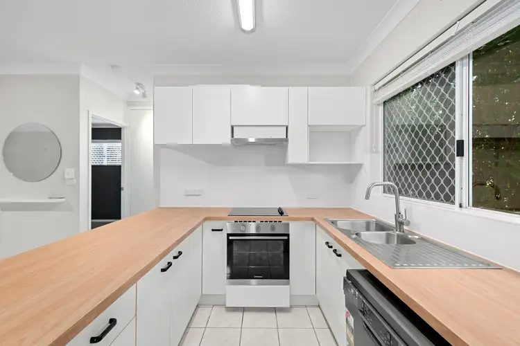 1/23 Springfield Crescent