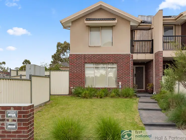 Main view of Homely unit listing, 4/139 Endeavour Drive, Cranbourne North VIC 3977