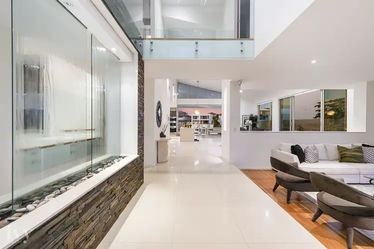 10 Royal Albert Crescent, Sovereign Islands QLD 4216