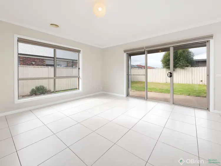 Second view of Homely house listing, 8 Inwood Crescent, Wodonga VIC 3690