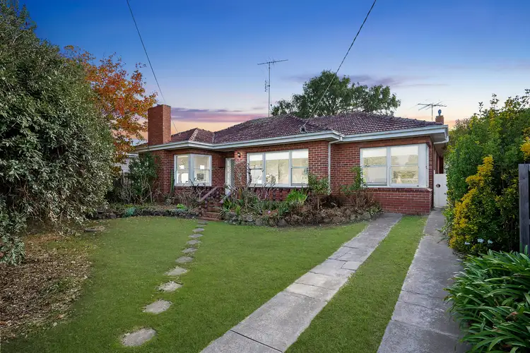 16 Fairmont Road, Newtown VIC 3220