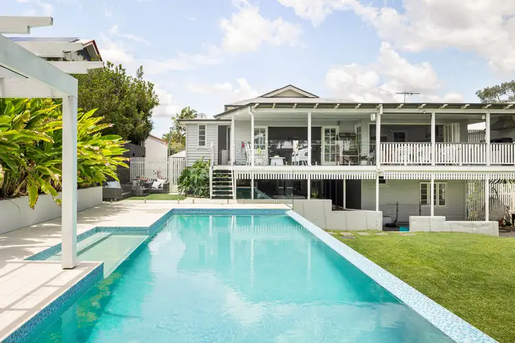 8 Henderson Street, Camp Hill QLD 4152
