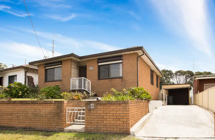 8 First Avenue North Avenue, Warrawong NSW 2502