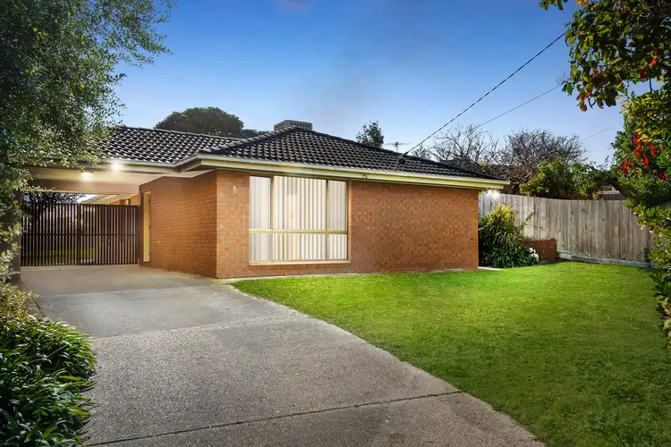 8 Walpole Avenue, Rosebud VIC 3939