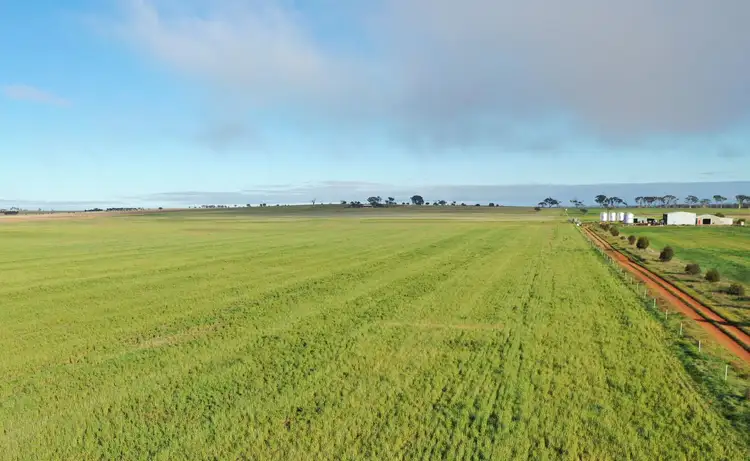 9989/5799/ Quairadng South Road, Quairading WA 6383