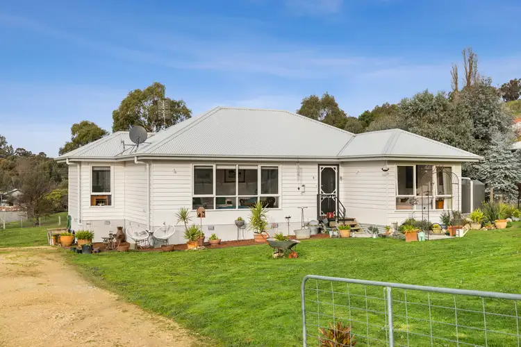 6 Little Fryers Street, Guildford VIC 3451