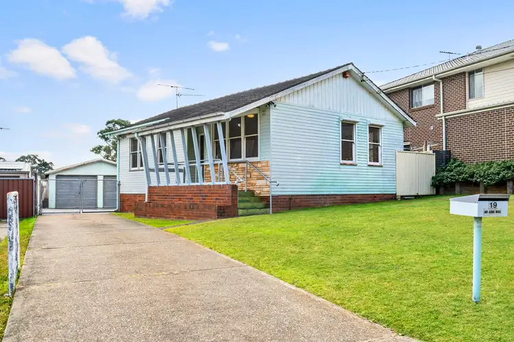 19 Hayes Road, Seven Hills NSW 2147