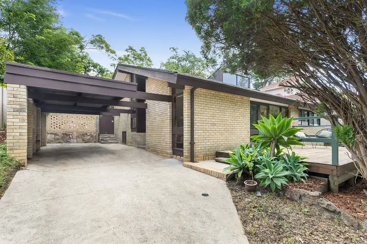 8 Larnock Avenue