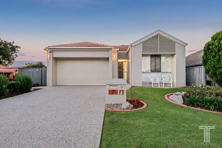 7 Peachtree Close, Carindale QLD 4152