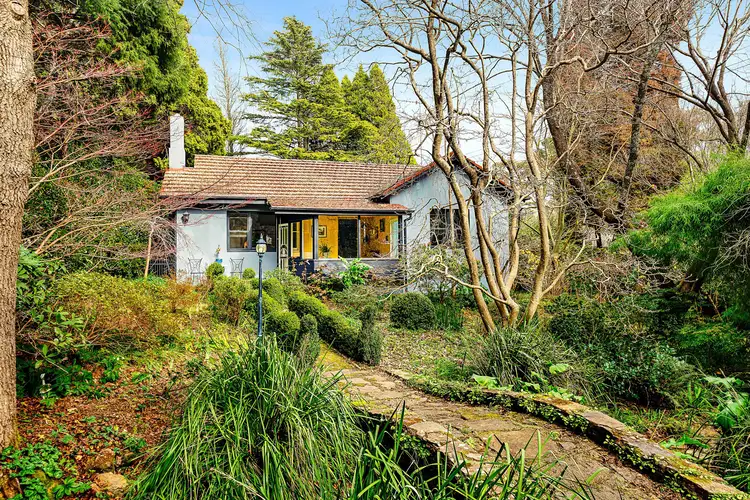 15 Blaxland Avenue, Leura NSW 2780