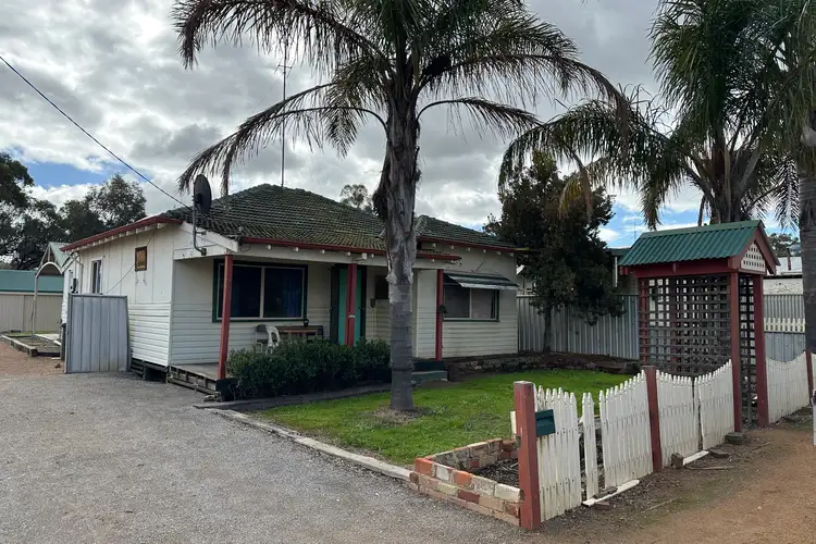 7 Edwards Street, York WA 6302