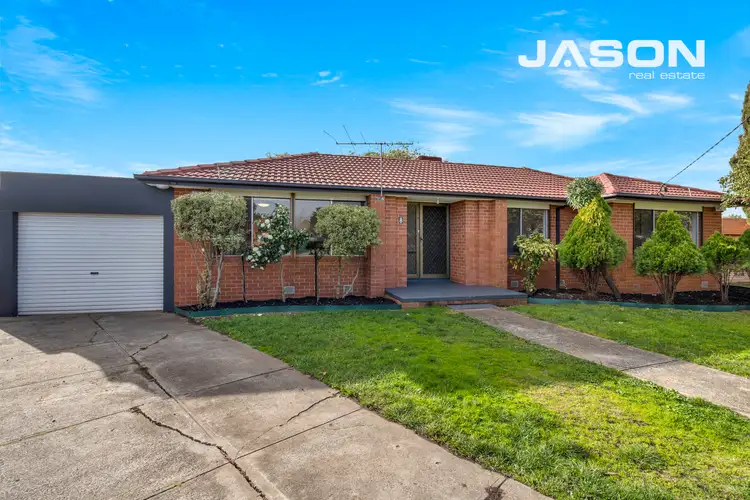 8 Braemer Close, Gladstone Park VIC 3043