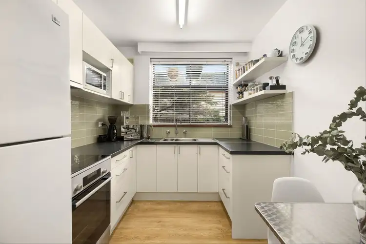 Fifth view of Homely apartment listing, 2/90-92 Roseberry Street, Ascot Vale VIC 3032